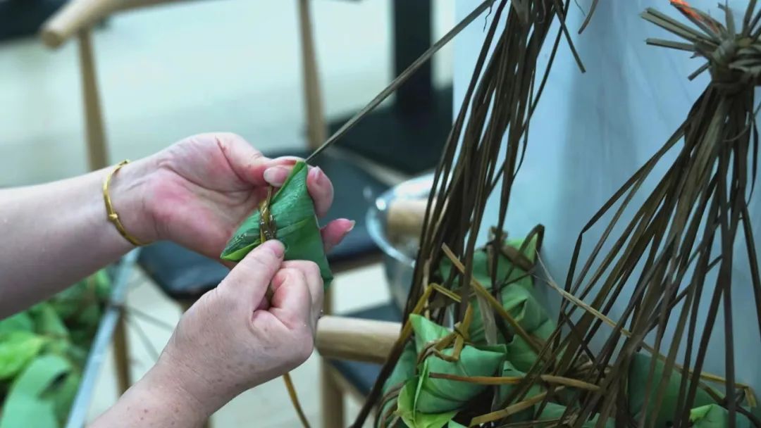 粽香四溢(yi)，濃情端午——福(fú)建新華聯合(hé)印務集團開(kāi)展包粽子迎(ying)端午活動