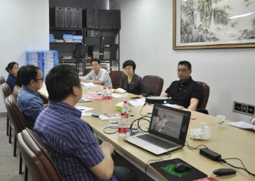 印務(wu)集團董事長黃(huáng)翔一行到福建(jiàn)恒源光電技術(shu)有限公司調研(yán)數字經濟工作(zuo)