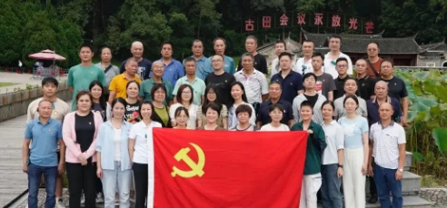 追尋紅色(se)足迹，赓續精(jing)神血脈