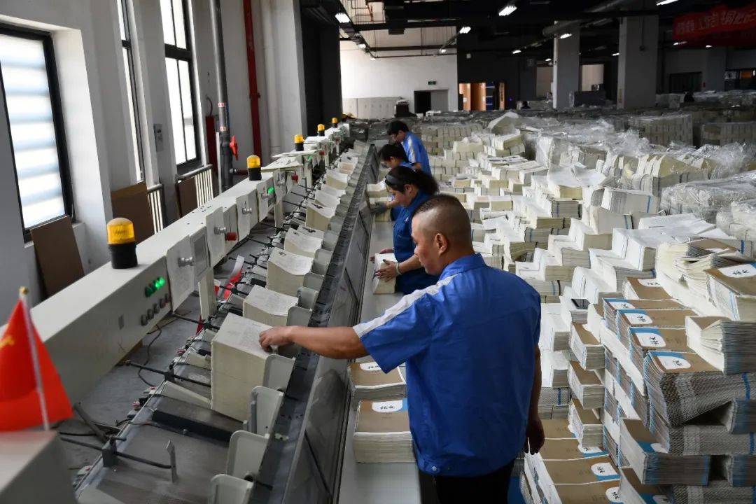 恪盡職守(shou)诠釋擔當(dāng)作爲 衆志(zhì)成城隻爲(wei)“課前到書(shu)”