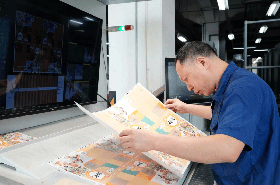 使命在肩(jiān) 笃行不怠(dài) 全力以赴(fù)保障“課前(qián)到書”